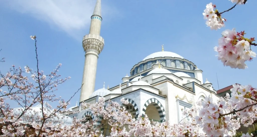 Tokoy Camii, biggest masjid in Tokyo. A must include for Tokyo Musim Guide list. 